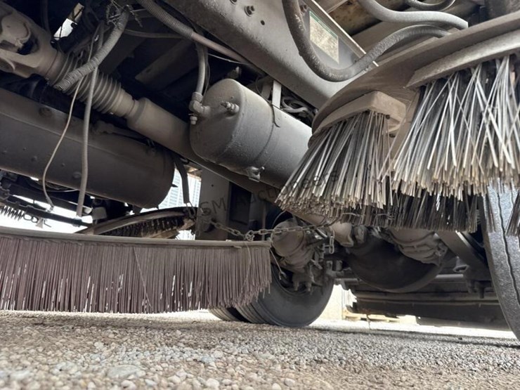 2001-freightliner-fc70-image-51