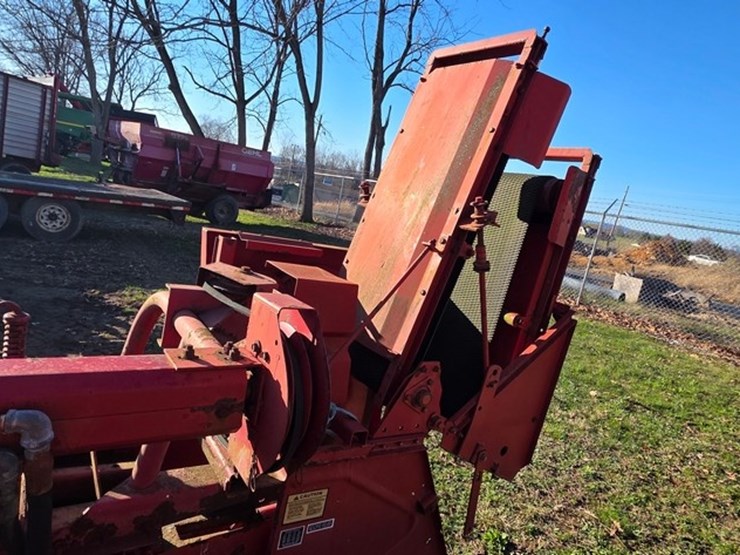 new-holland-310-image-21