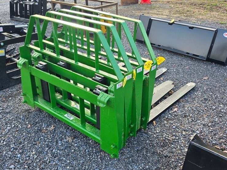 new-kivel-john-deere-3500lb.-pallet-forks-image-2
