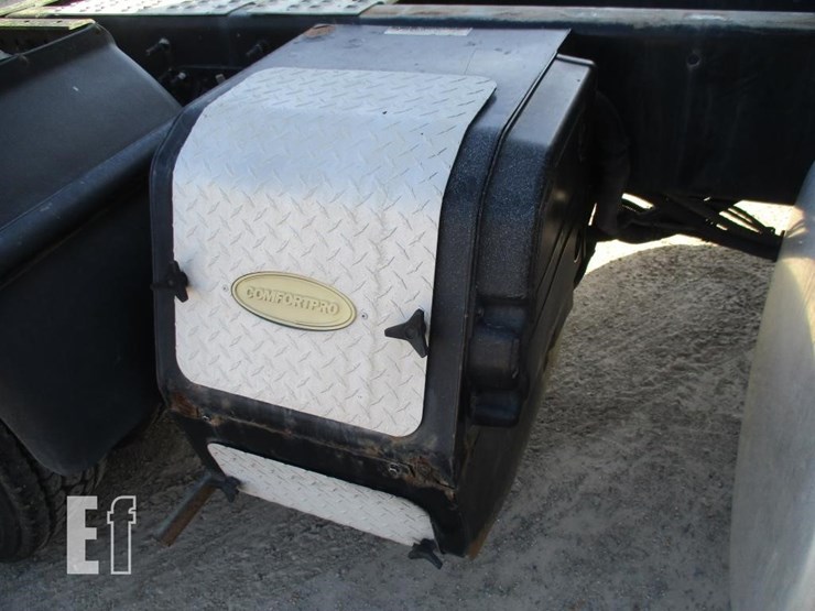 2015-volvo-10-image-26