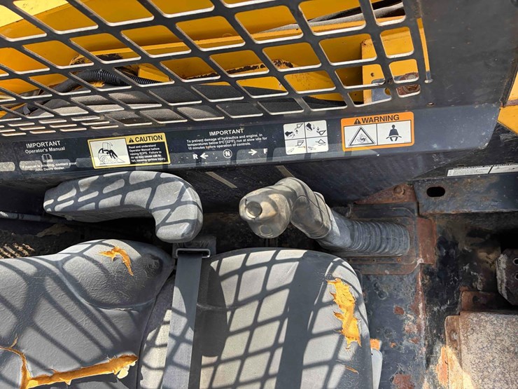 john-deere-332-image-10