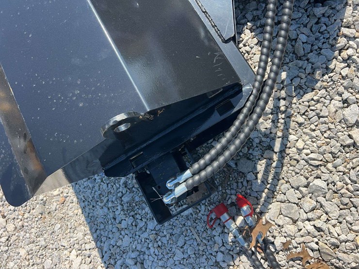 sdlanch-mini-skid-steer-hydraulic-sweeper-image-2