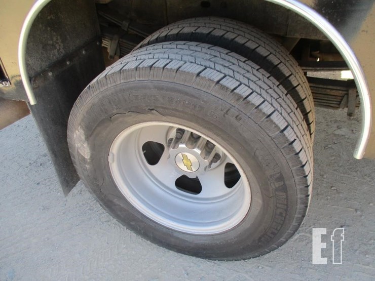 2003-chevrolet-3500-image-17