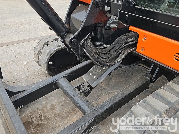 2011-hitachi-zx50u-3f-image-21