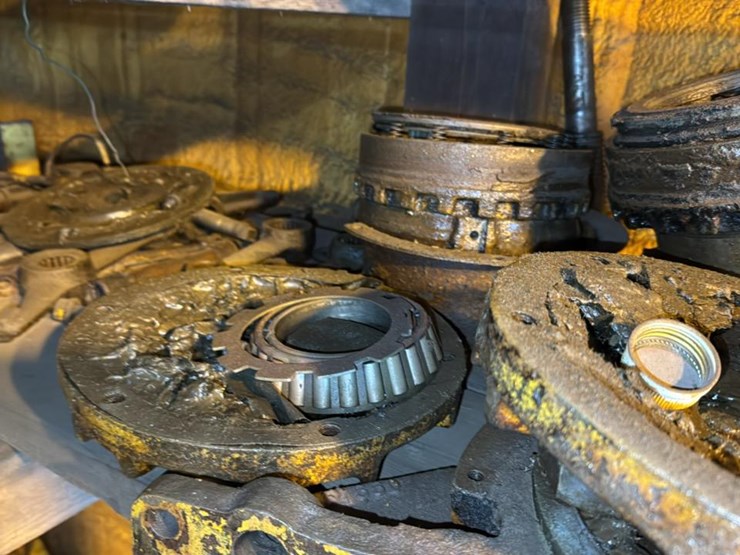 #260-•-cat-engine-and-parts-along-east-wall-image-9