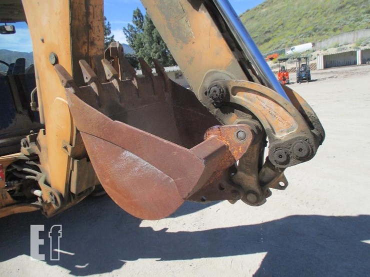 2015-case-580n-image-23