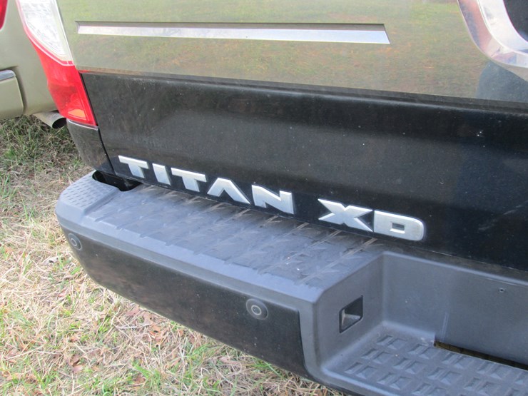 2016-nissan-titan-image-7