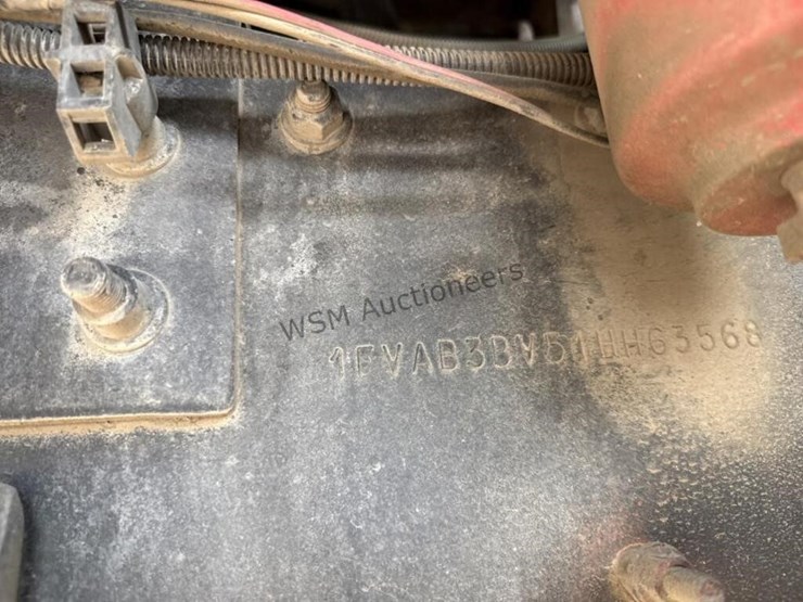 2001-freightliner-fc70-image-36