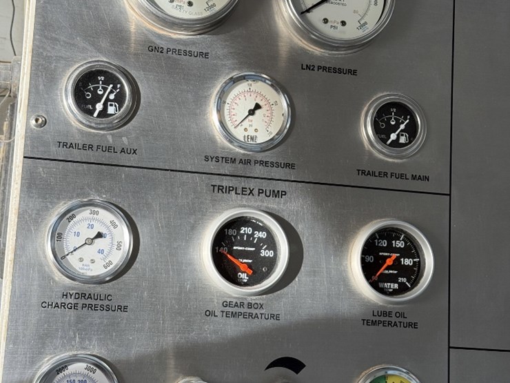 2011-cs&p-180k-scfh-10k-wp-nitrogen-pumper-mtd-on-2011-loadcraft-t/a-trailer-image-27