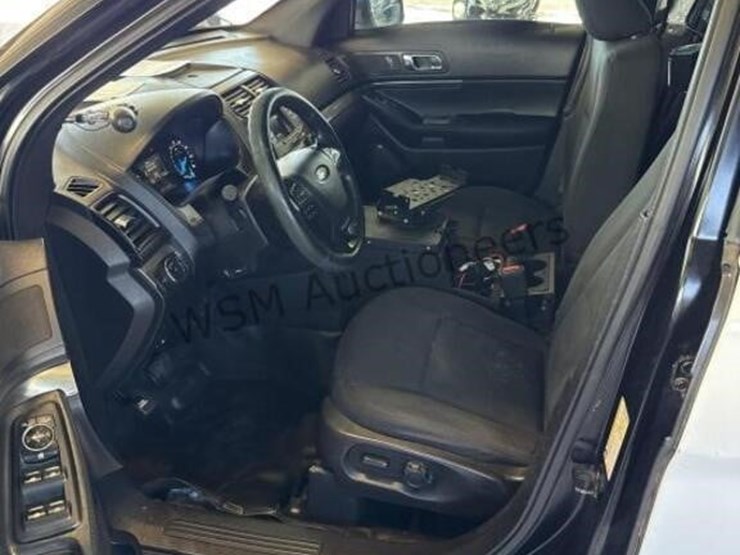 2016-ford-explorer-image-22