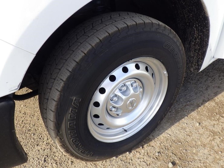 2014-nissan-nv2500-image-12