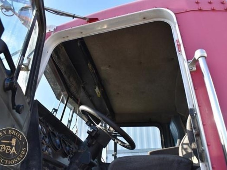 1995-kenworth-t800-image-27