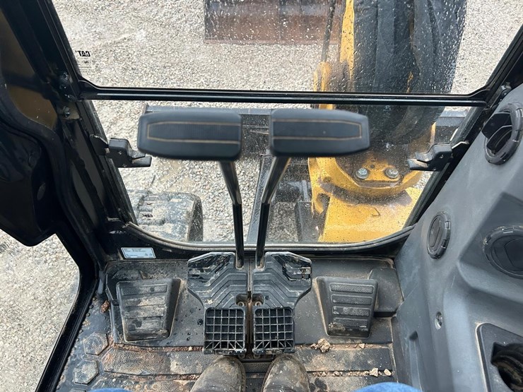 2022-caterpillar-305-image-22