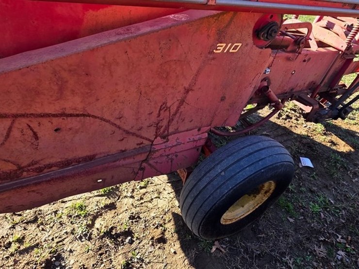 new-holland-310-image-24