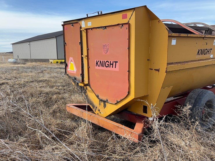 knight-reel-auger-feed-wagon-image-8