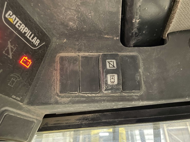 2012-caterpillar-226b3-image-56