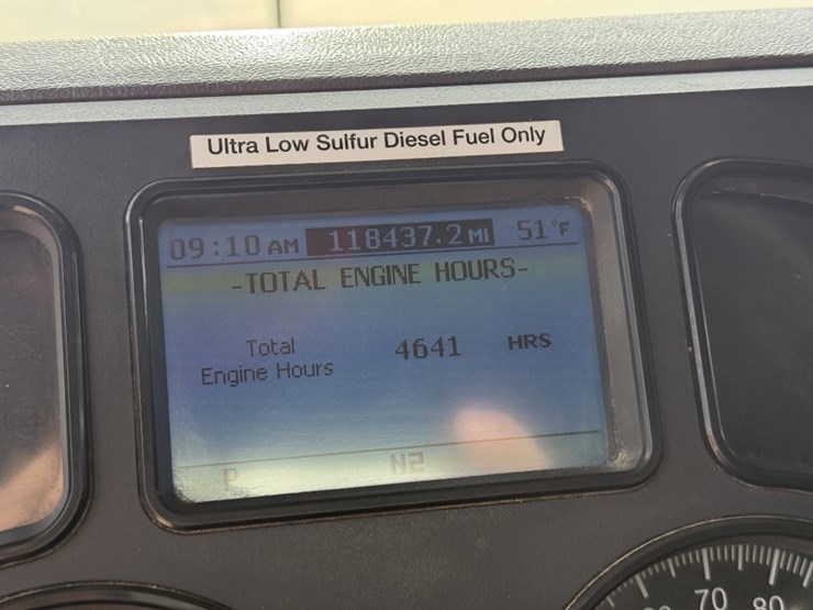 2015-mack-pinnacle-chu613-image-16