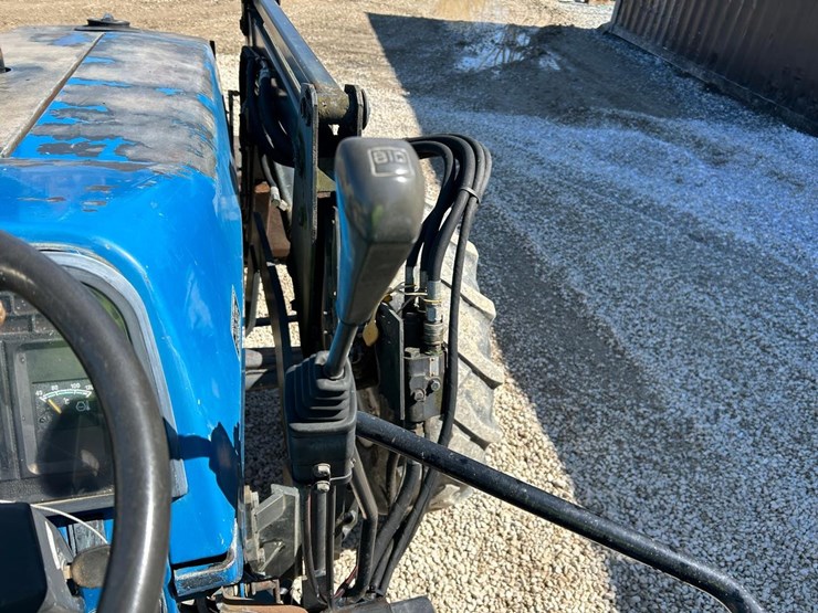 new-holland-5640-image-26