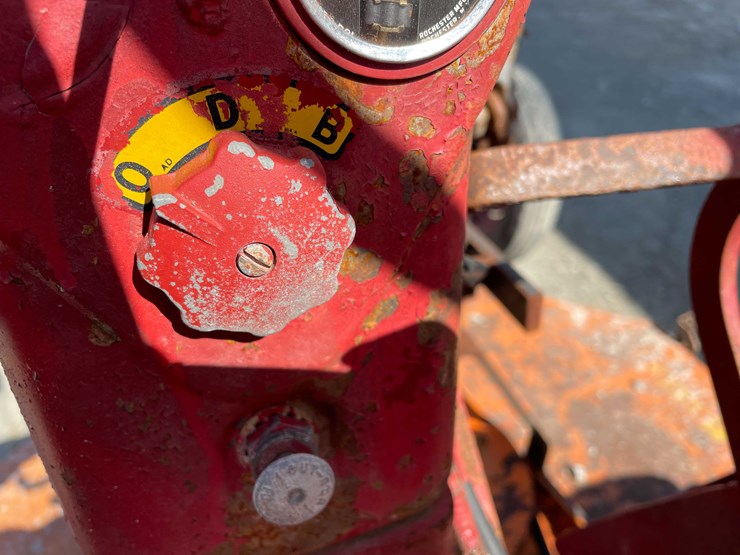 #5682-•-ih-cub-tractor-image-19