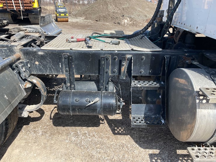 2004-kenworth-t800-image-45