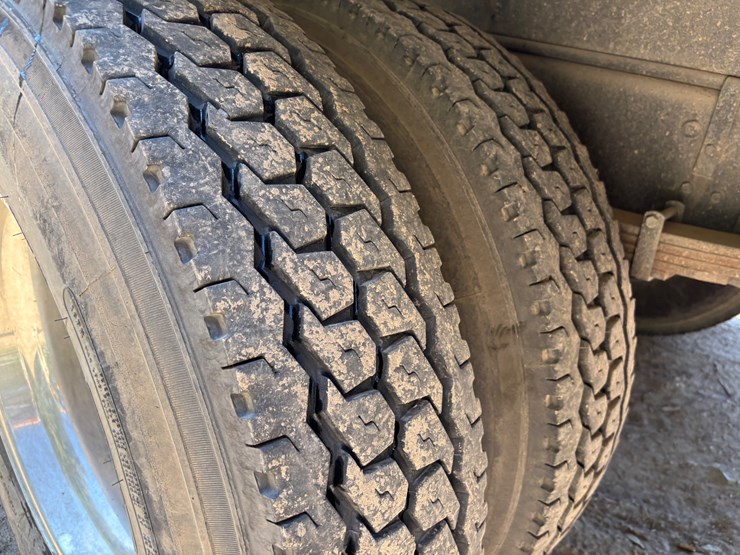 2010-ford-f750-image-11