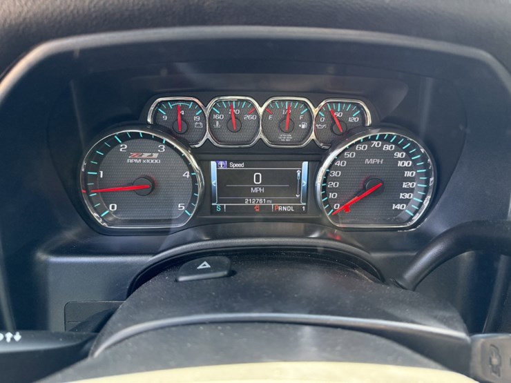 2017-chevrolet-silverado-2500hd-image-17