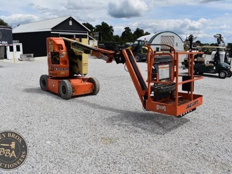 2013-jlg-e300ajp-image-17