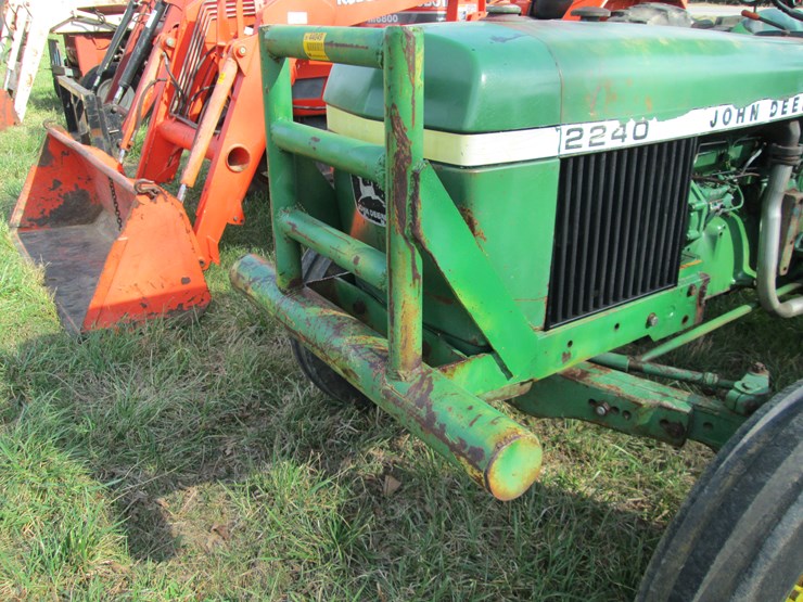 john-deere-2240-image-16