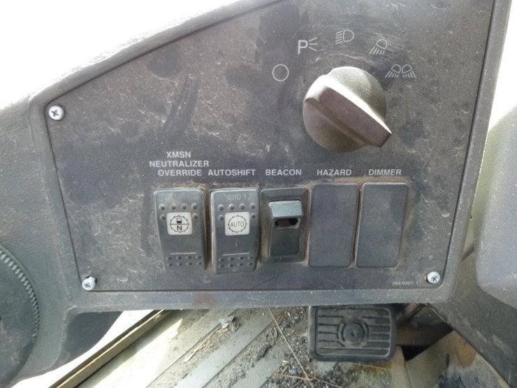 2004-caterpillar-924gz-image-13