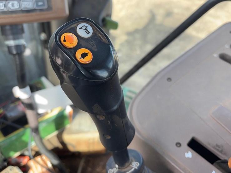 2019-john-deere-6175m-image-26