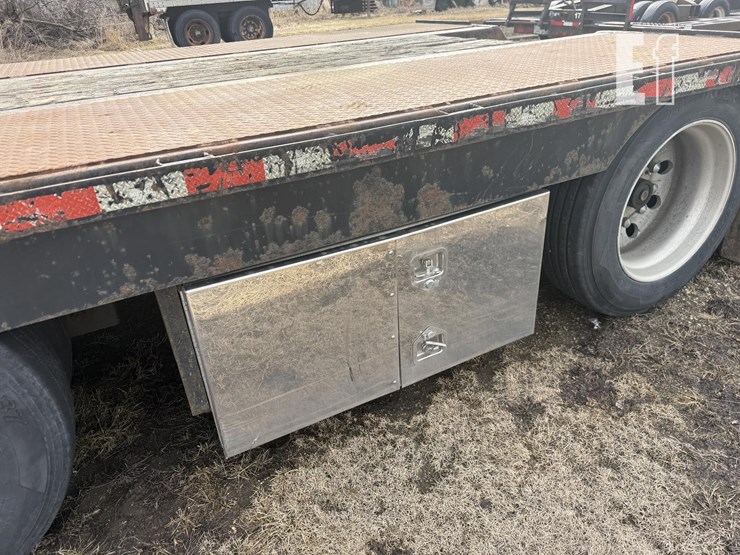 2013-2013-mov-hall-trailer-image-16