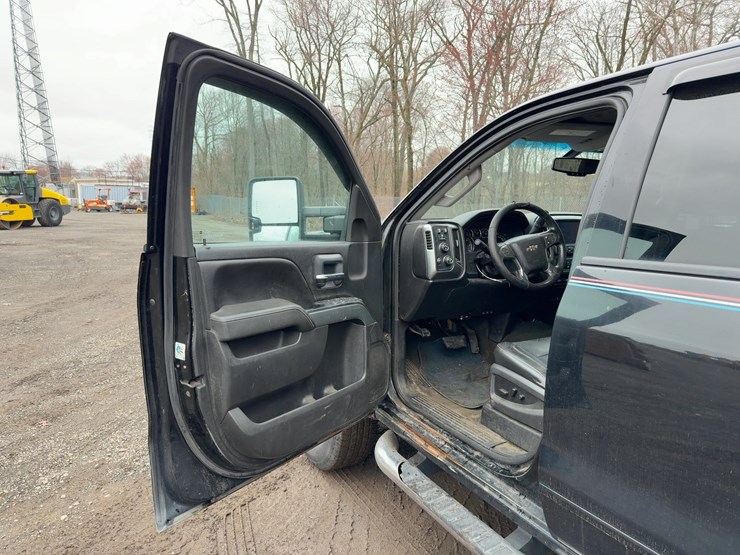 2016-chevrolet-silverado-2500hd-image-16