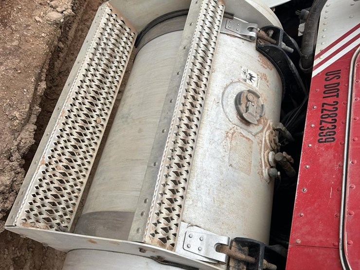 2004-peterbilt-357-image-38