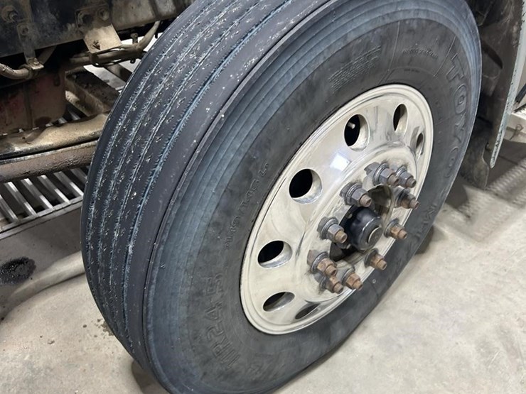 2016-peterbilt-579-image-22