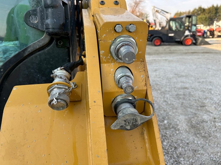 2023-caterpillar-259d3-image-11