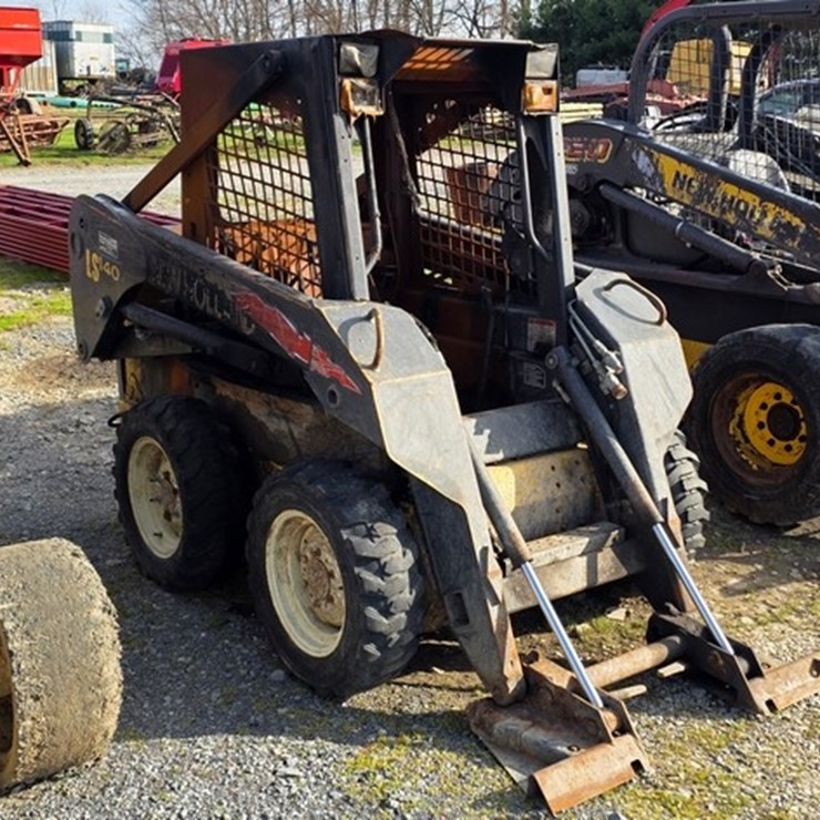 NEW HOLLAND LS140