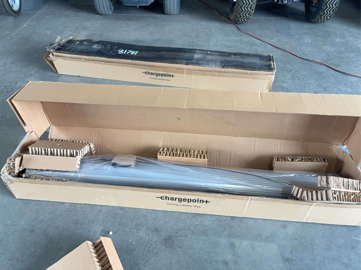 chargepoint-electric-vehicle-charging-station-in-original-box-image-10