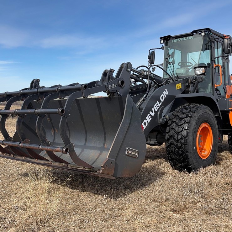 2022 DEVELON DL220-7