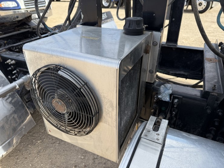 2015-mack-pinnacle-cxu613-image-9