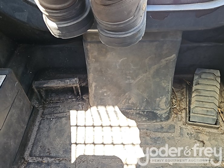 2023-deere-325g-image-28