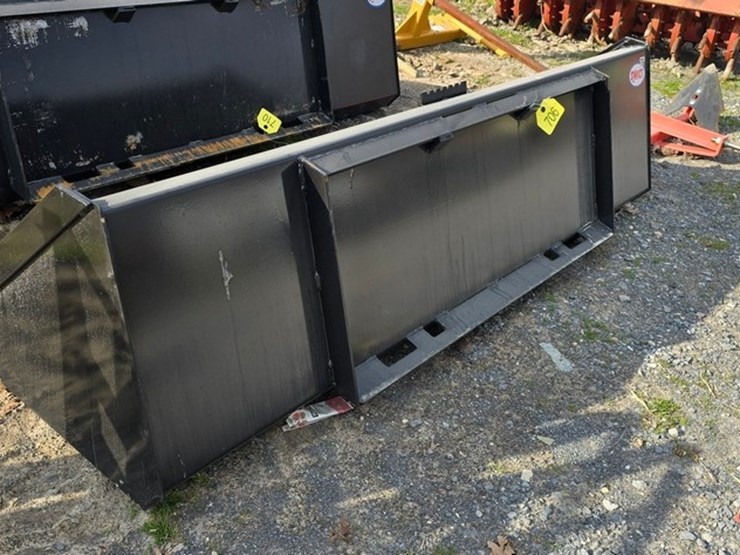 new-swict-78"-skidloader-bucket-image-2