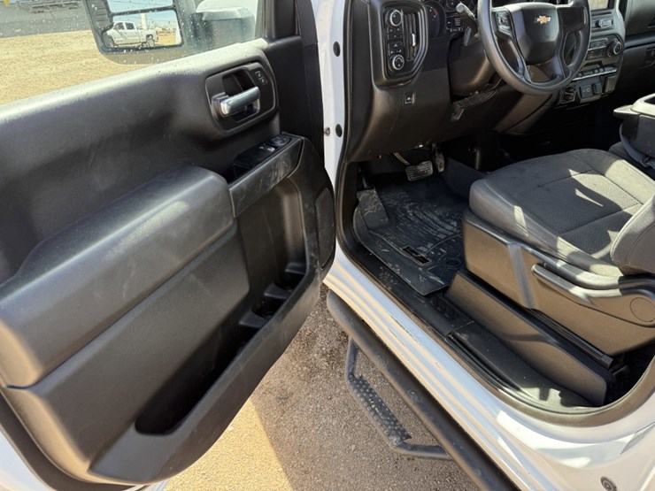 2022-chevrolet-silverado-3500hd-image-12