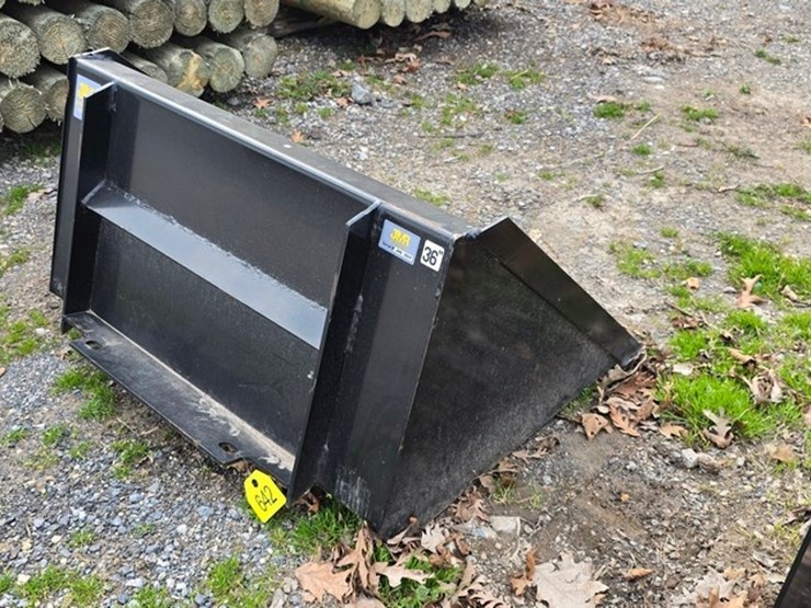 new-jmr-36"-mini-skidloader-bucket-image-1