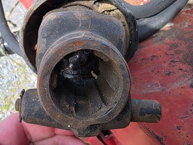 new-holland-853-image-21