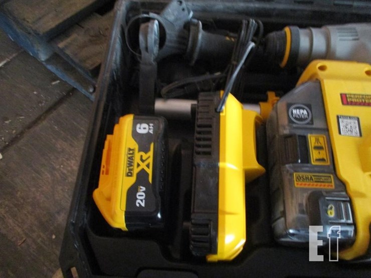 dewalt-xr-20-volt-cordless-rotary-hammer-image-6