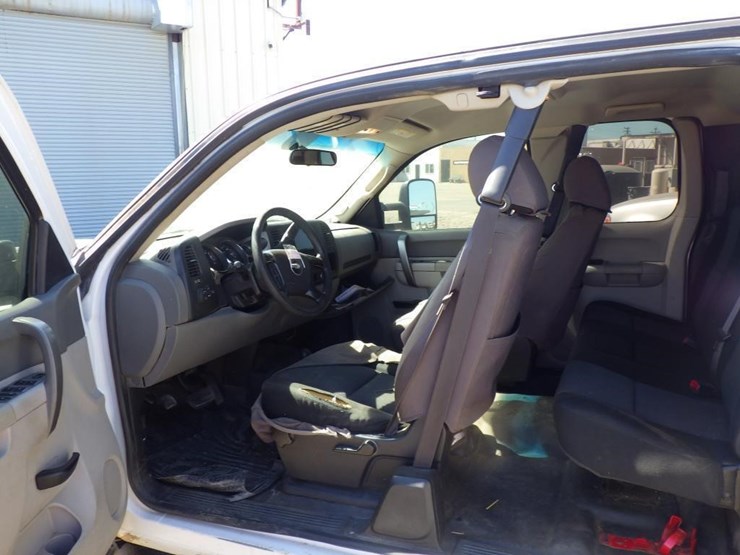 2013-chevrolet-2500hd-image-5