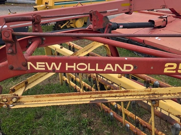 new-holland-256-image-7
