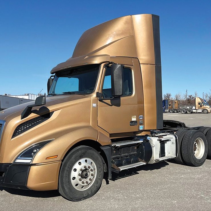 2019 VOLVO VNL300