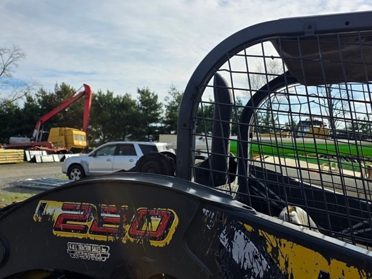 new-holland-l220-image-13