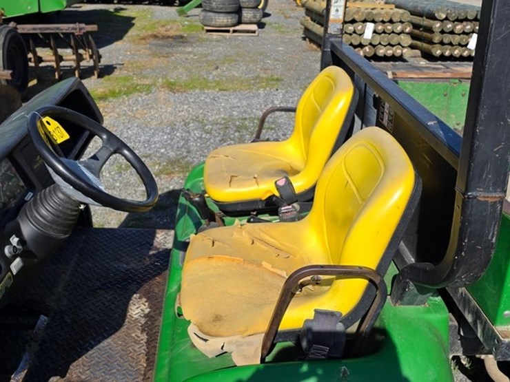 2020-john-deere-gator-image-15